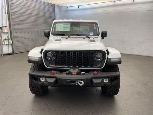 Bright White Clearcoat 2026 Jeep Gladiator Rubicon