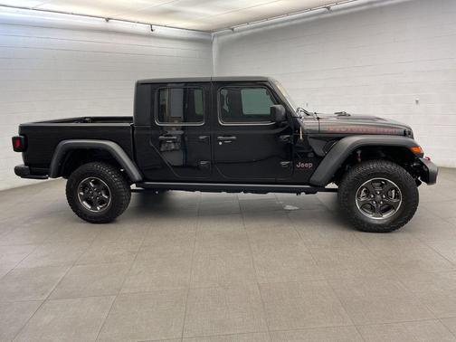 Black Clearcoat 2022 Jeep Gladiator Rubicon