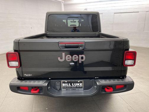 Black Clearcoat 2022 Jeep Gladiator Rubicon