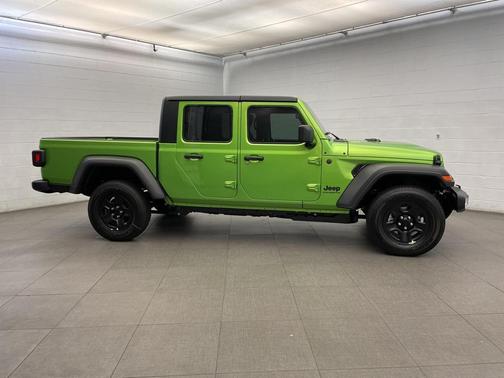 2026 Jeep Gladiator Sport