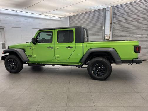 2026 Jeep Gladiator Sport