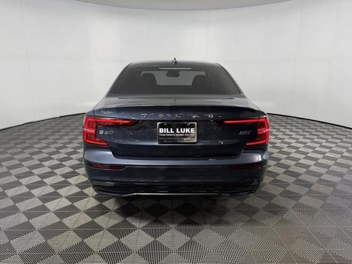 2024 Volvo S60 B5 Plus Dark Theme