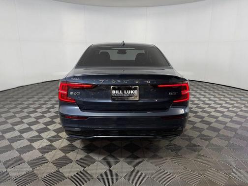 2024 Volvo S60 B5 Plus Dark Theme