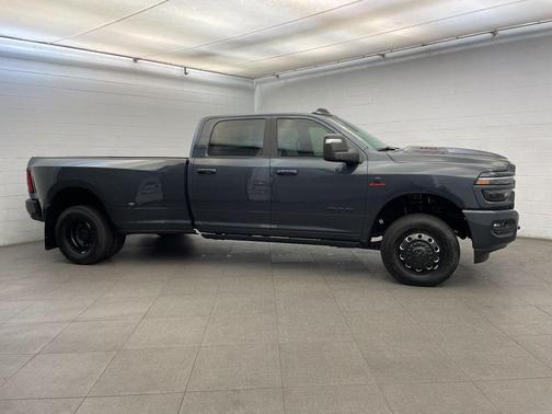 2026 RAM 3500 Laramie Crew Cab 4x4 8' Box