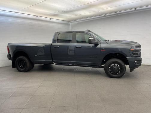 2026 RAM 3500 Laramie Crew Cab 4x4 8' Box