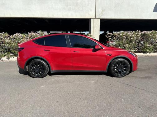 2022 Tesla Model Y Long Range Dual Motor All-Wheel Drive