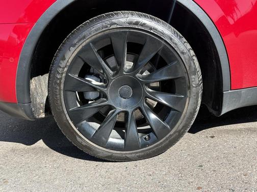 2022 Tesla Model Y Long Range Dual Motor All-Wheel Drive