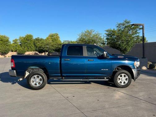 Patriot Blue Pearlcoat 2024 RAM 2500 Big Horn Crew Cab 4x4 6'4' Box