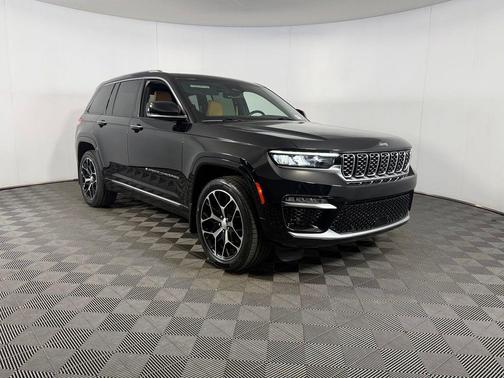 Diamond Black Crystal Pearlcoat 2022 Jeep Grand Cherokee Summit