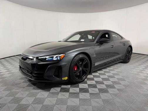 Daytona Gray Pearl Effect 2022 Audi e-tron GT Prestige
