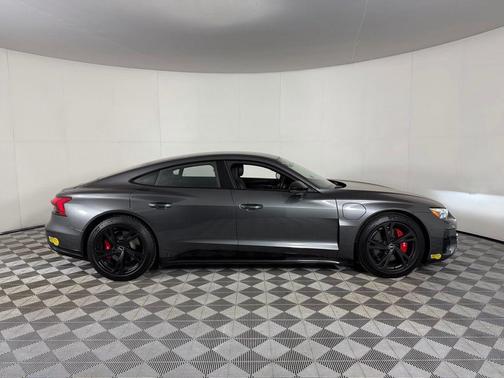Daytona Gray Pearl Effect 2022 Audi e-tron GT Prestige