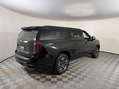 2025 Chevrolet Suburban 4WD Z71