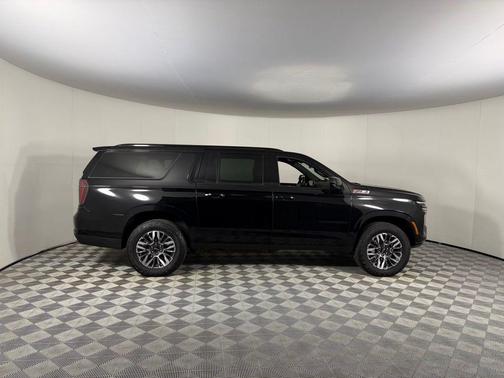 2025 Chevrolet Suburban 4WD Z71