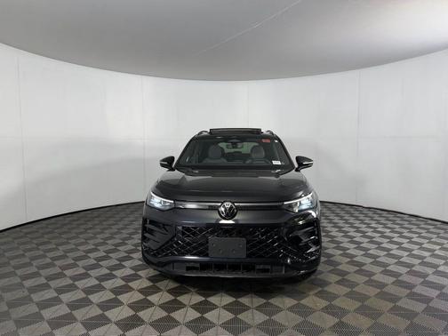 2025 Volkswagen Tiguan 2.0T SE R-Line Black 4MOTION