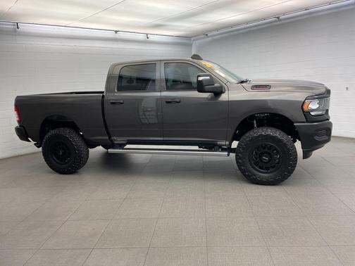 2024 RAM 2500 Tradesman Crew Cab 4x4 6'4' Box