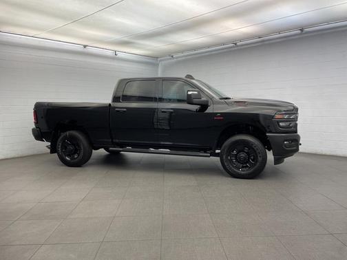 2025 RAM 2500 Tradesman Crew Cab 4x4 6'4' Box