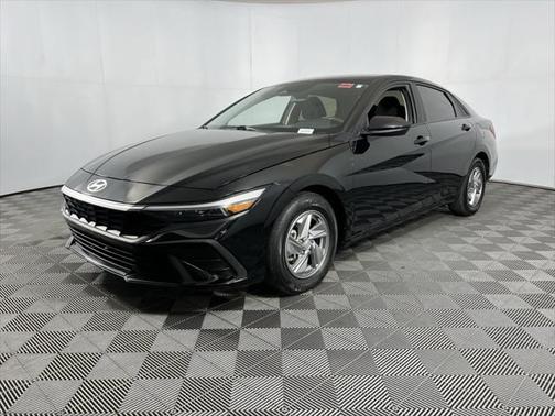 2024 Hyundai ELANTRA SE