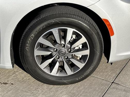 2024 Chrysler Pacifica Hybrid Select