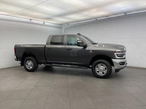 2025 RAM 2500 Tradesman Crew Cab 4x4 6'4' Box