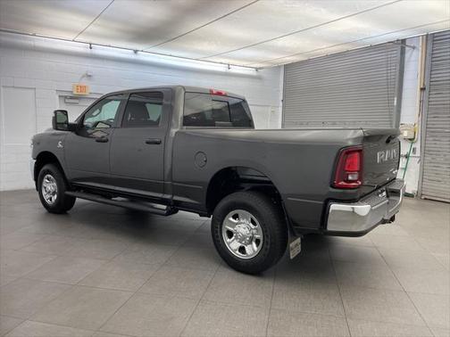 2025 RAM 2500 Tradesman Crew Cab 4x4 6'4' Box