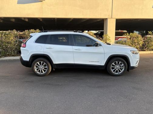 2022 Jeep Cherokee Latitude Lux