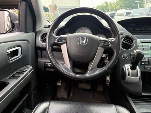 Alabaster Silver Metallic 2011 Honda Pilot EX-L