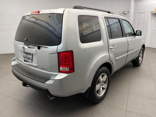 Alabaster Silver Metallic 2011 Honda Pilot EX-L