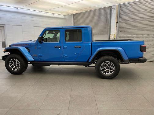 Hydro Blue Pearlcoat 2026 Jeep Gladiator Rubicon