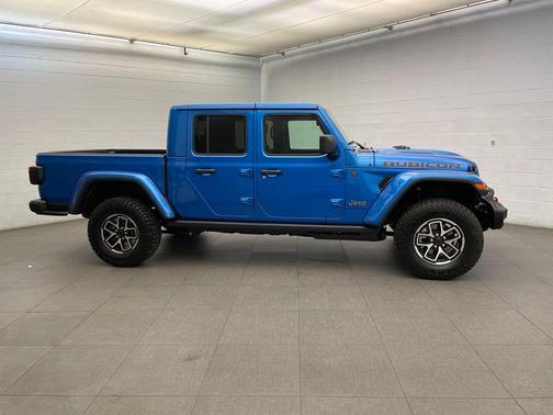 Hydro Blue Pearlcoat 2026 Jeep Gladiator Rubicon
