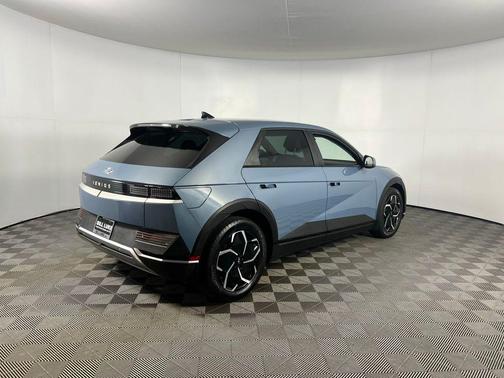 2024 Hyundai IONIQ 5 SE