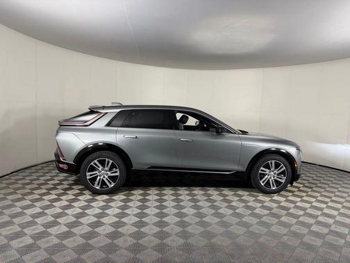 Argent Silver Metallic 2024 Cadillac LYRIQ Tech