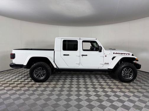 Bright White Clearcoat 2025 Jeep Gladiator Mojave X