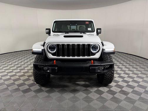 Bright White Clearcoat 2025 Jeep Gladiator Mojave X