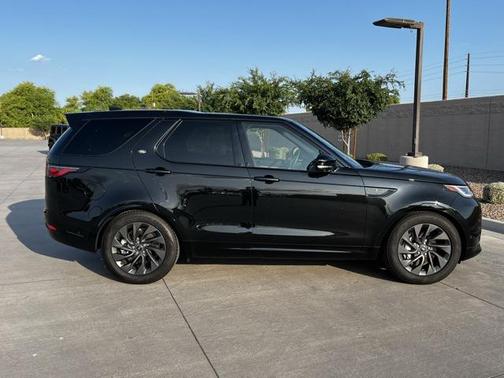 2024 Land Rover Discovery P300 Dynamic SE
