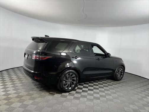 2024 Land Rover Discovery P300 Dynamic SE