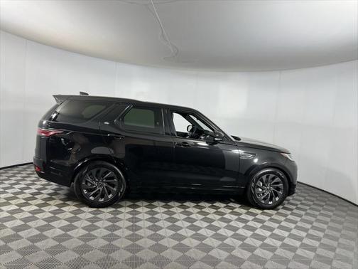 2024 Land Rover Discovery P300 Dynamic SE