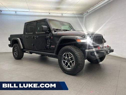 Black Clearcoat 2026 Jeep Gladiator Shadow Ops