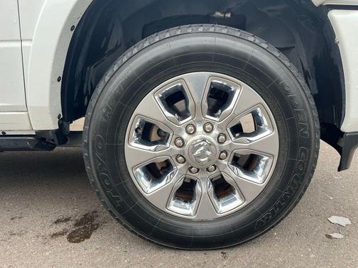 Bright White Clearcoat 2019 RAM 2500 Limited Crew Cab 4x4 8' Box