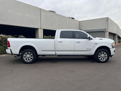 Bright White Clearcoat 2019 RAM 2500 Limited Crew Cab 4x4 8' Box