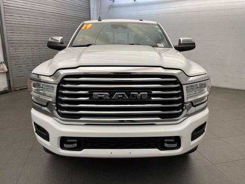 Bright White Clearcoat 2019 RAM 2500 Limited Crew Cab 4x4 8' Box