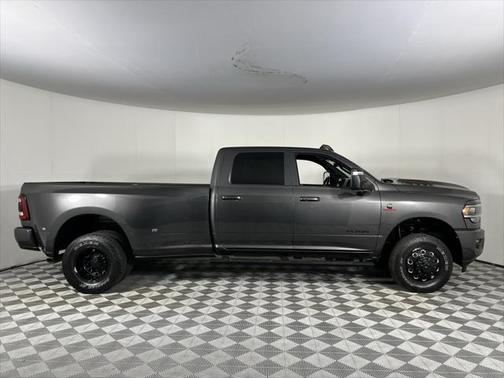 2023 RAM 3500 Laramie Crew Cab 4x4 8' Box
