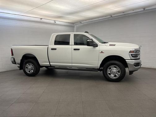 2026 RAM 2500 Tradesman Crew Cab 4x4 6'4' Box