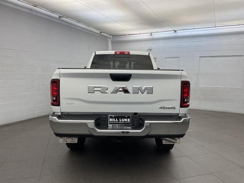 2026 RAM 2500 Tradesman Crew Cab 4x4 6'4' Box