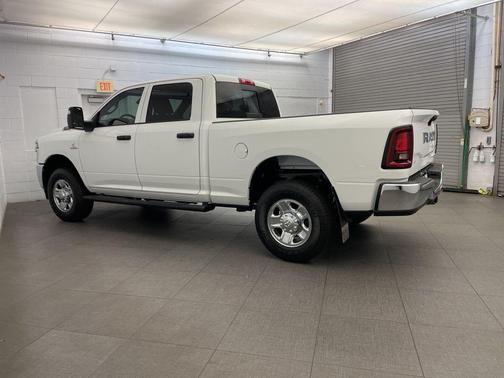 2026 RAM 2500 Tradesman Crew Cab 4x4 6'4' Box