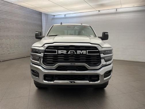 2026 RAM 2500 Tradesman Crew Cab 4x4 6'4' Box