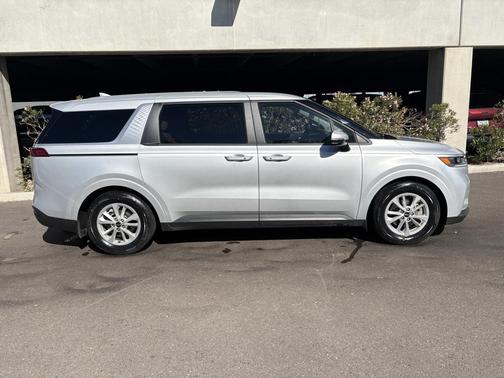 2022 Kia Carnival LXS