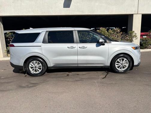 2022 Kia Carnival LXS