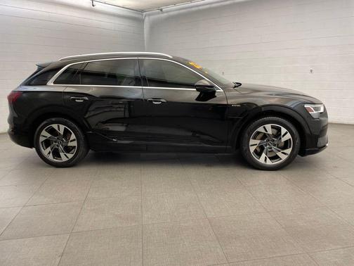 Brilliant Black 2022 Audi e-tron Premium
