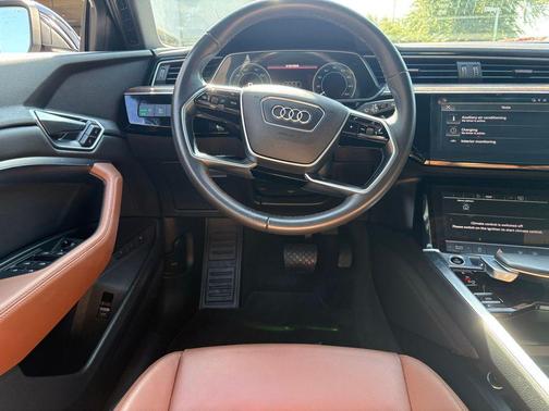 Brilliant Black 2022 Audi e-tron Premium