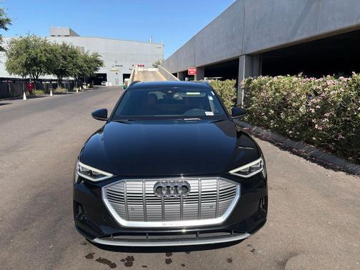 Brilliant Black 2022 Audi e-tron Premium